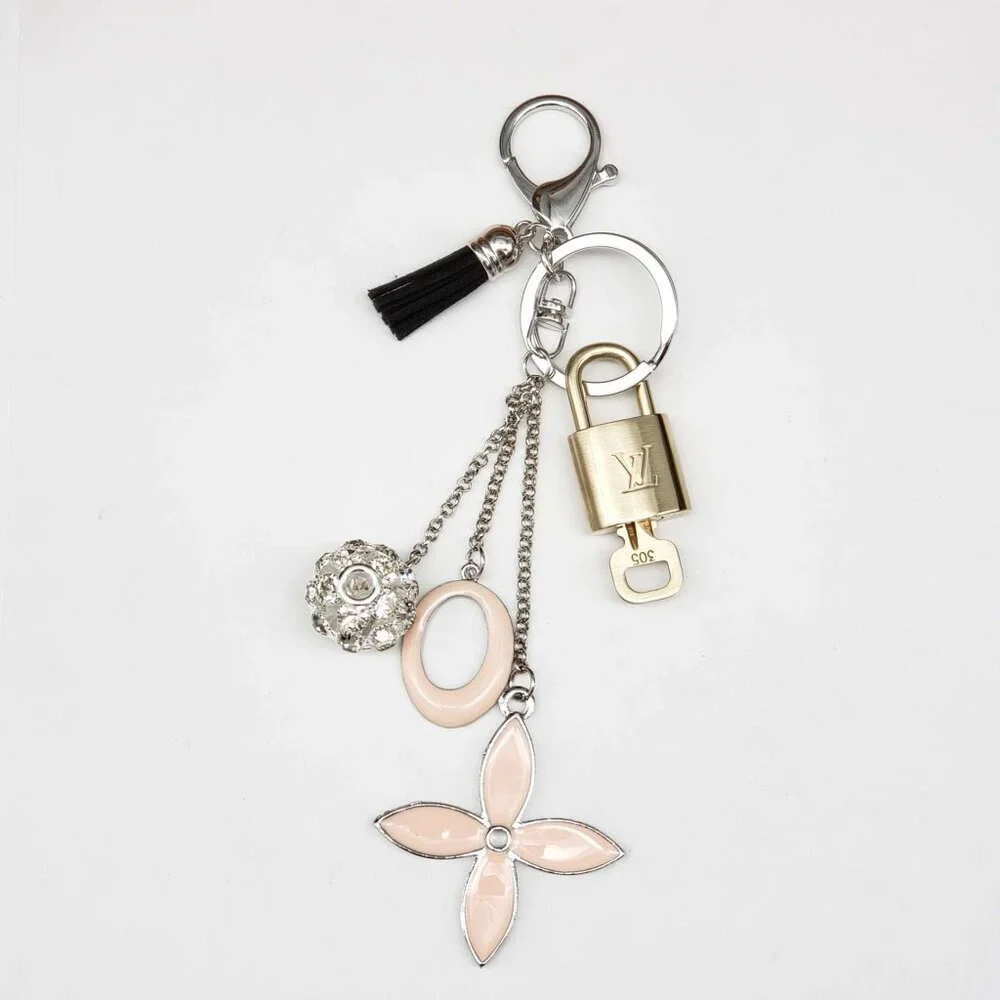 Louis Vuitton Authentic Gold Lock 🔒 Unbranded Flower Keychain Charm for Bags
